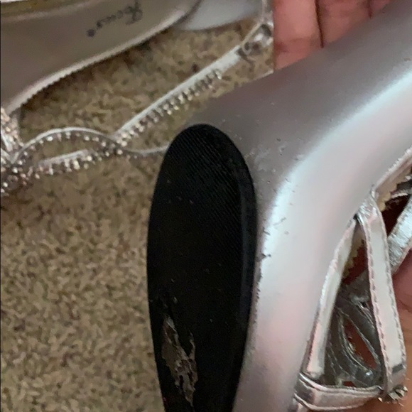 Heels - Picture 4 of 4